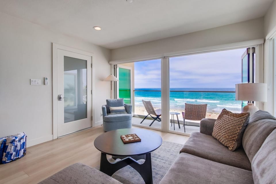 View (from property/room), Balcony/Terrace, Living room, Seating area, Sea view