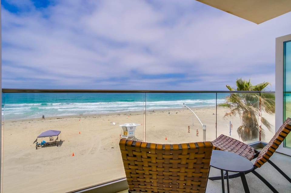 Patio, Day, View (from property/room), Balcony/Terrace, Seating area, Beach, Sea view