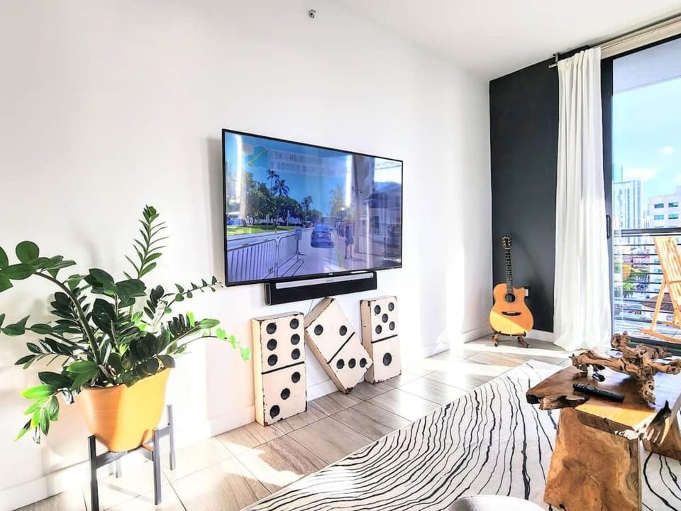TV and multimedia, Living room, Seating area, Evening entertainment