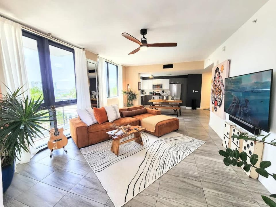 TV and multimedia, Living room, Seating area, Evening entertainment