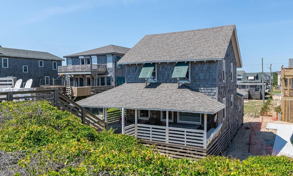The Minor Manor - NH MP 11.5, Historic Oceanfront, Dunetop Deck, YR Flex Stays House in Nags Head