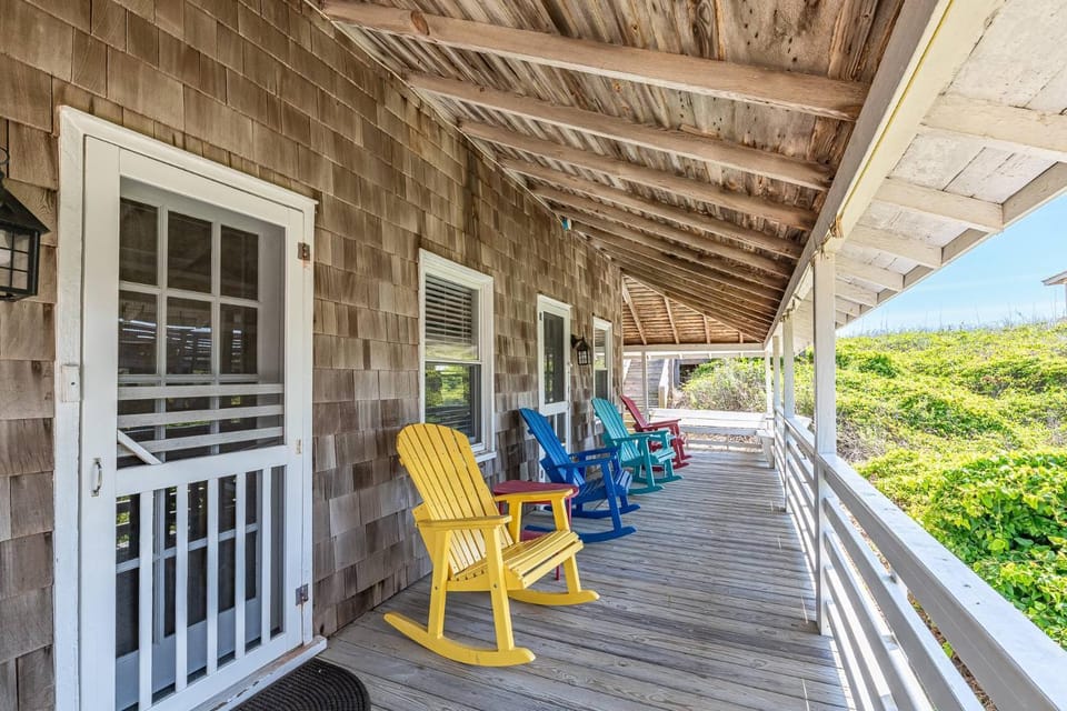 The Minor Manor - NH MP 11.5, Historic Oceanfront, Dunetop Deck, YR Flex Stays House in Nags Head