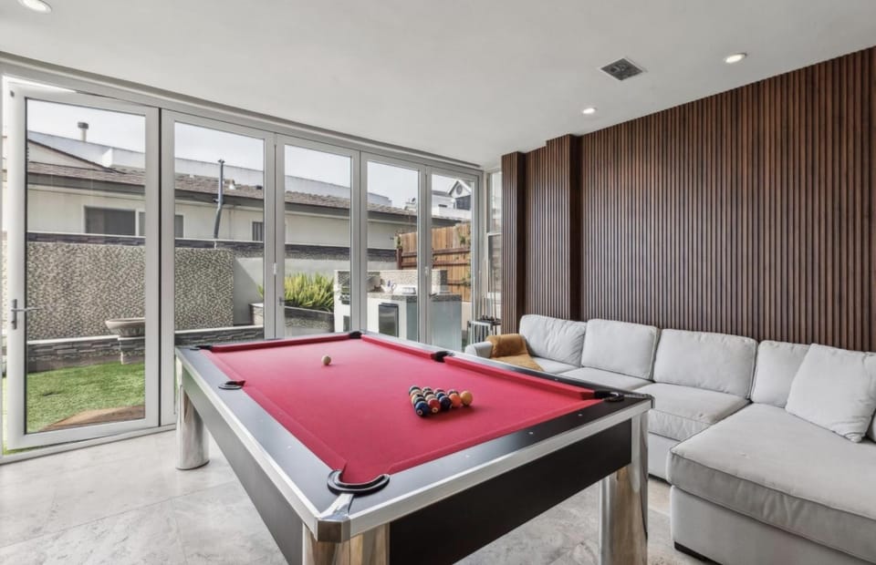 The Wave House! Custom Gem with Panoramic Views, Fire Pit, BBQ, Pool Table House in Point Loma