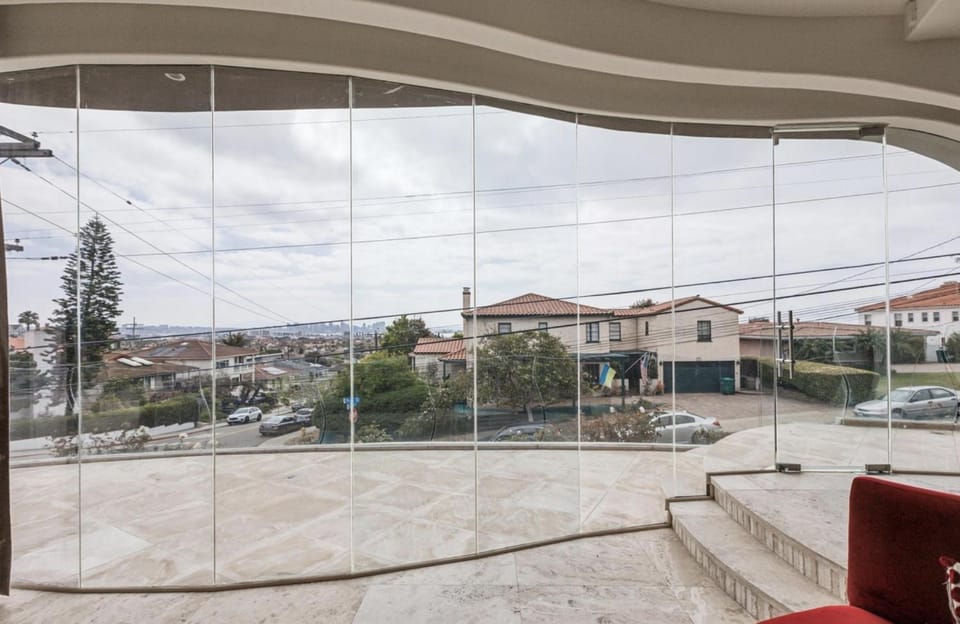 The Wave House! Custom Gem with Panoramic Views, Fire Pit, BBQ, Pool Table House in Point Loma