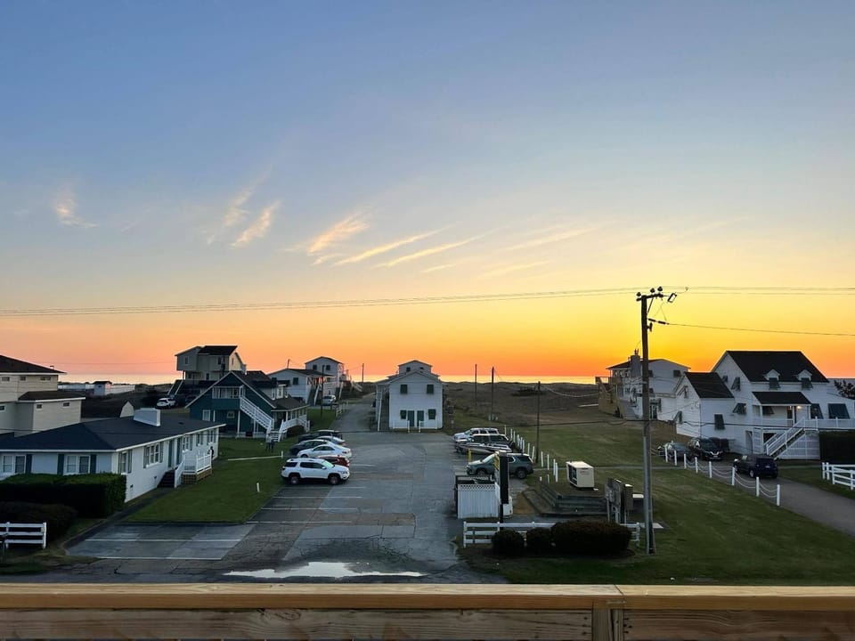 Tapped Out - KDH MP 8, Ocean View, 180 Yds to Beach, Pool, Hot Tub, Pets OK, Flex Stays House in Kill Devil Hills