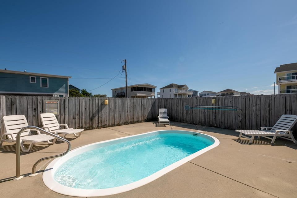 Tapped Out - KDH MP 8, Ocean View, 180 Yds to Beach, Pool, Hot Tub, Pets OK, Flex Stays House in Kill Devil Hills