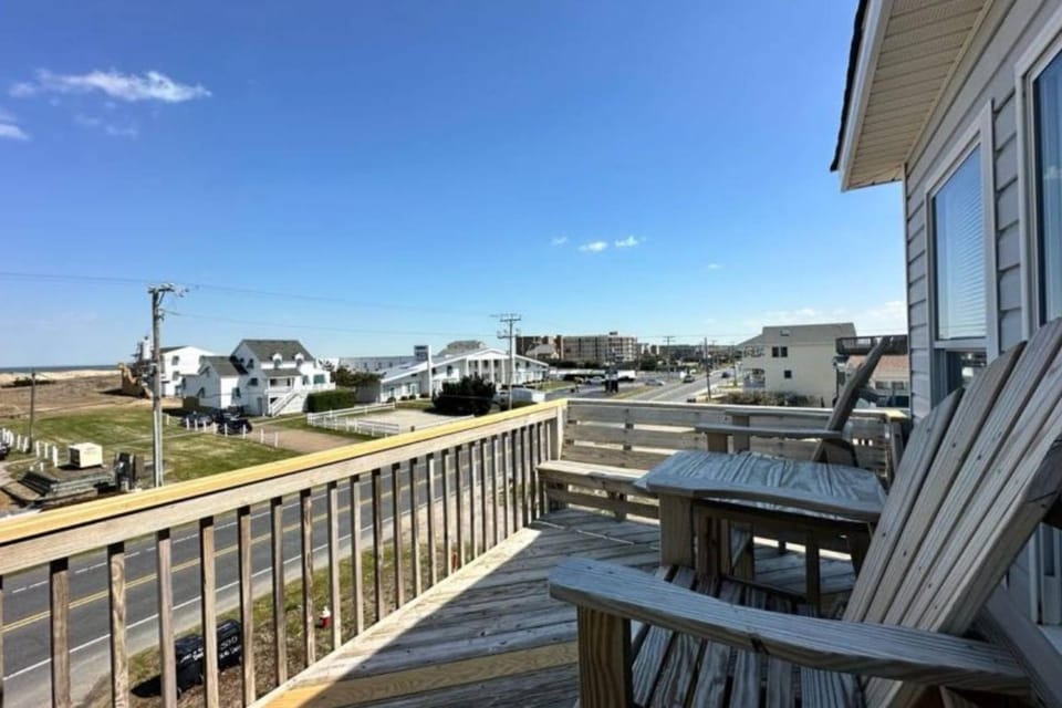 Tapped Out - KDH MP 8, Ocean View, 180 Yds to Beach, Pool, Hot Tub, Pets OK, Flex Stays House in Kill Devil Hills
