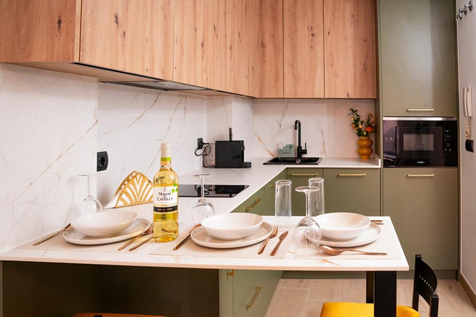 Dining area, kitchen