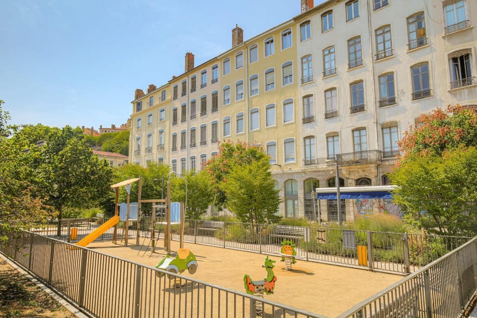 Property building, Facade/entrance, Off site