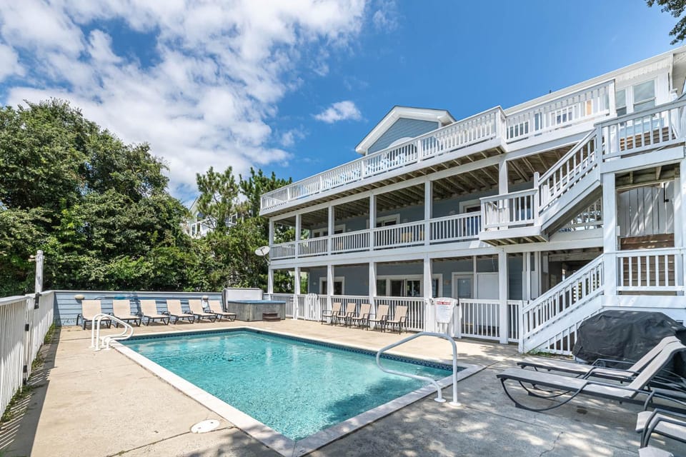Sunset Sonata - Corolla, Monteray Shores, Soundfront, Pool, Pool Table, Pets OK, Community Amenities House in Corolla
