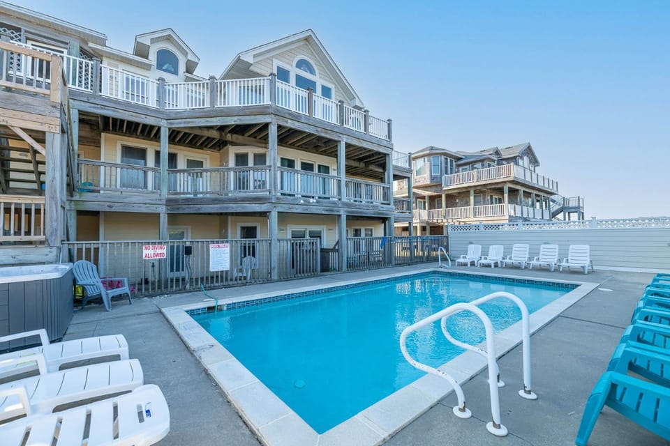 Sun King II - 4x4 Carova Beach, Oceanfront, Ocean View, Elevator, Pool, Hot Tub, Pets Ok House in Carova Beach