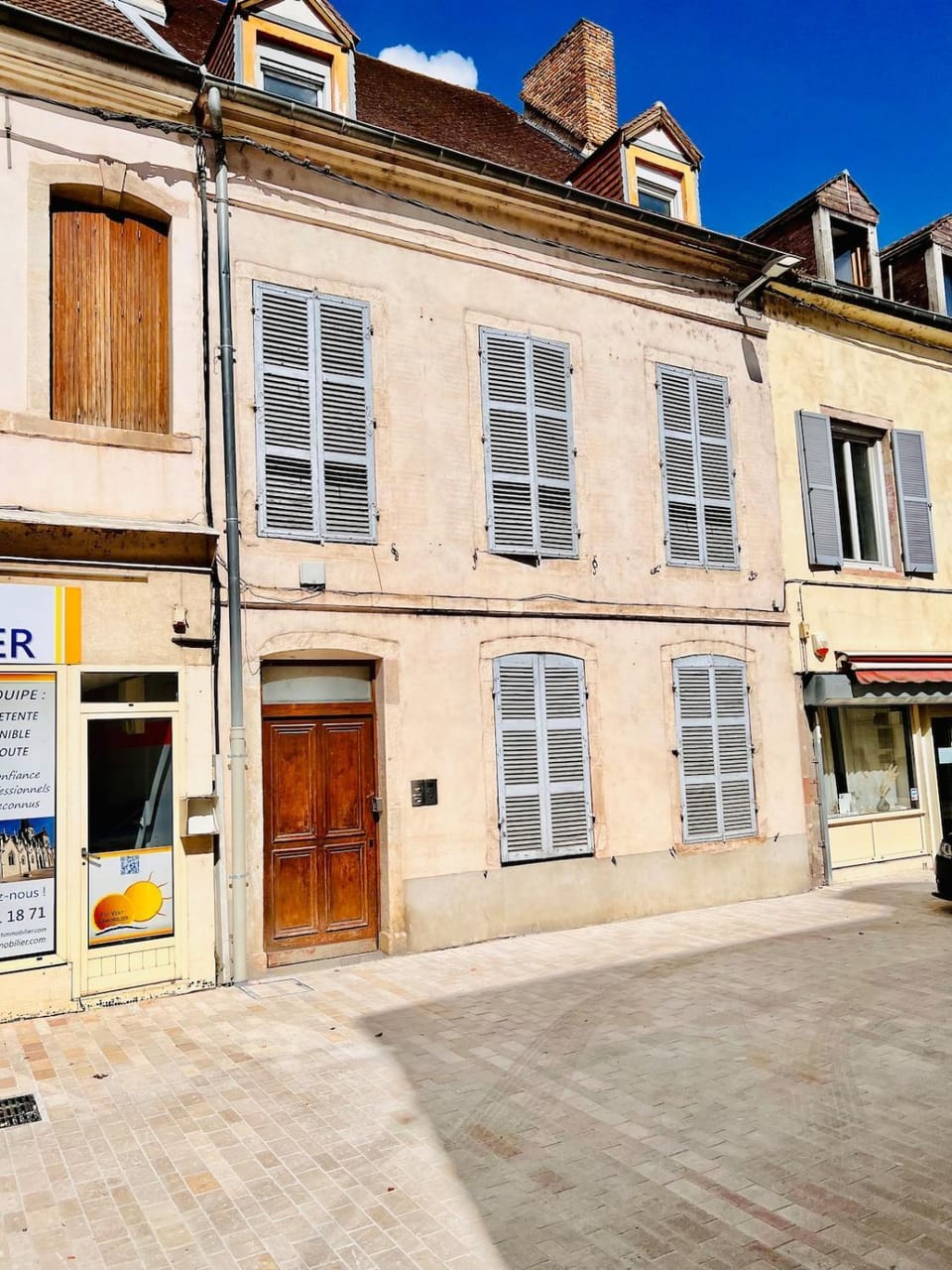 Property building, Facade/entrance