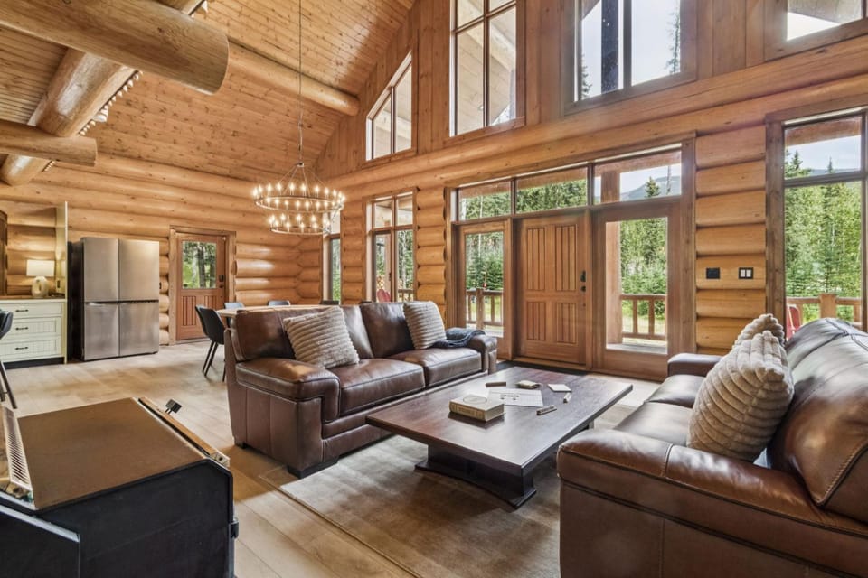 Nordegg Timber Estate Villa in Clearwater County
