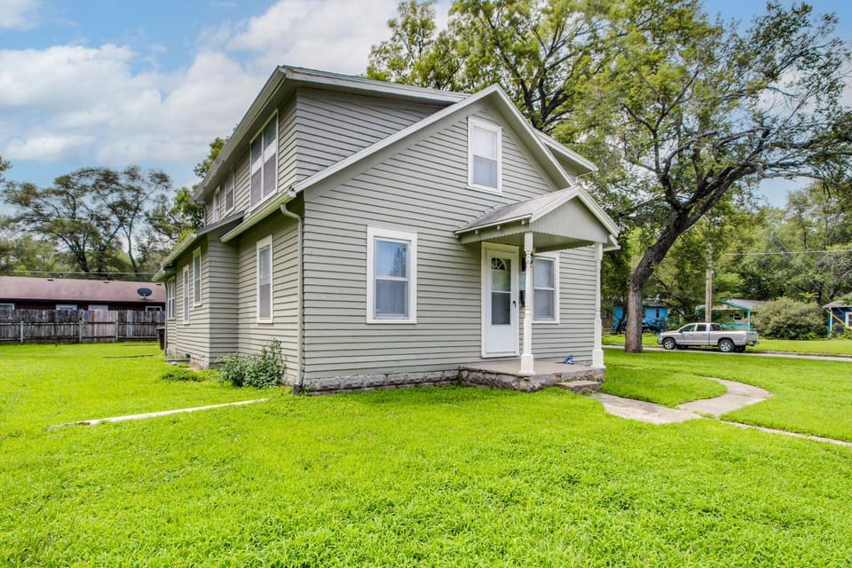 1 Mi to K-State Campus: Central Manhattan Home House in Manhattan