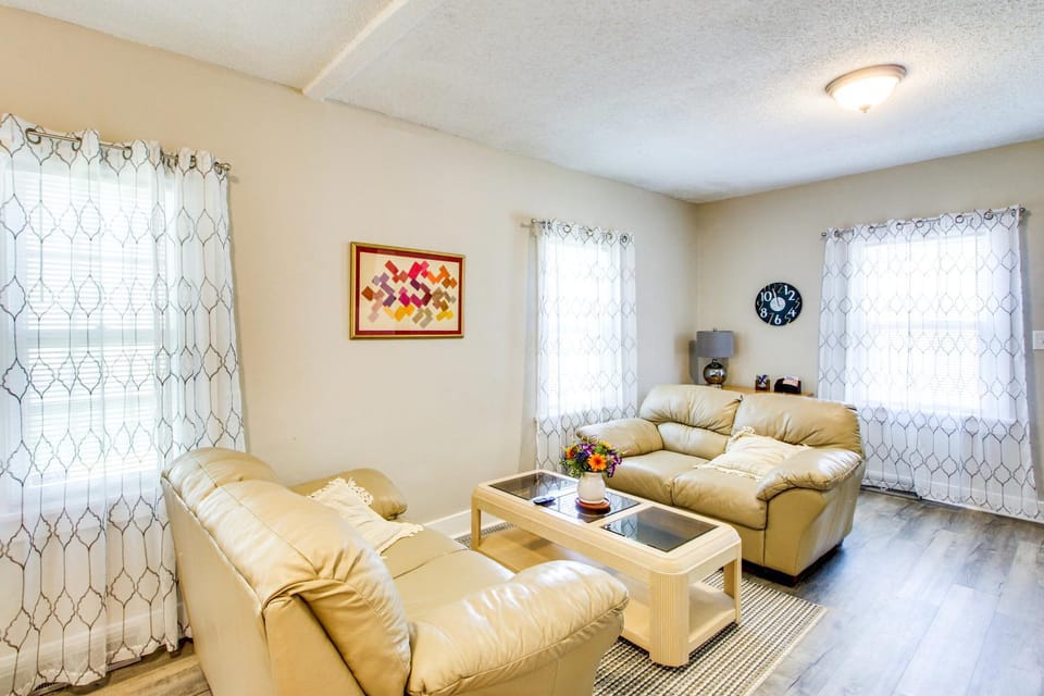 1 Mi to K-State Campus: Central Manhattan Home House in Manhattan