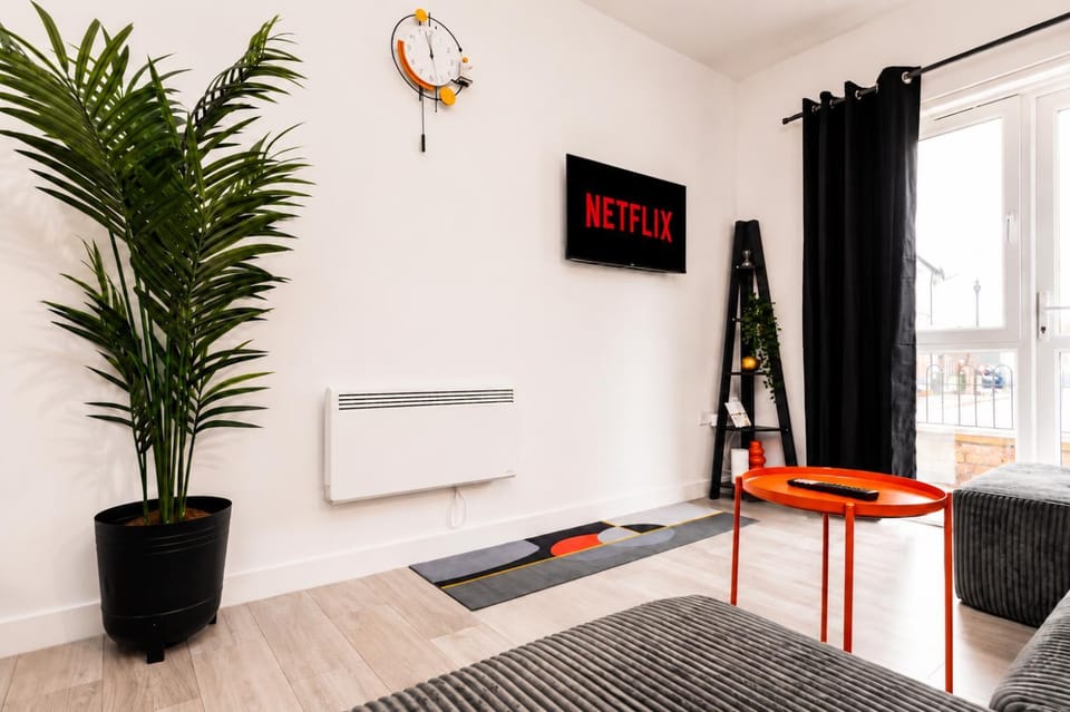 Vibrant 1BR Ground Floor in SO14 City Centre & Sleeps Up to 5! Apartment in Southampton