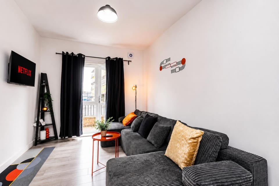 Vibrant 1BR Ground Floor in SO14 City Centre & Sleeps Up to 5! Apartment in Southampton