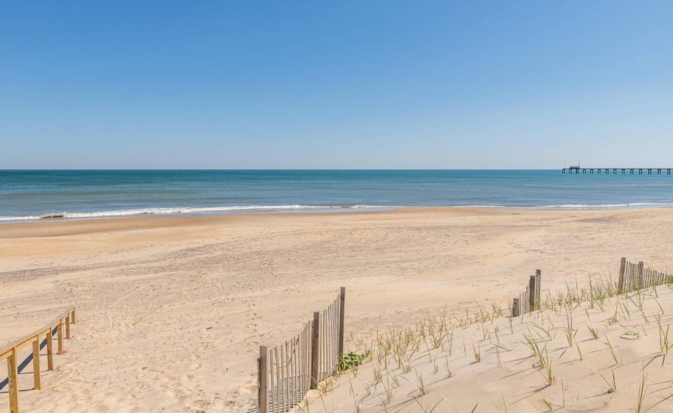 Serenity in Duck - Sea Ridge, Ocean View, 3 Min Walk to Beach, Community Pool, Pets OK, Flex Stays House in Duck
