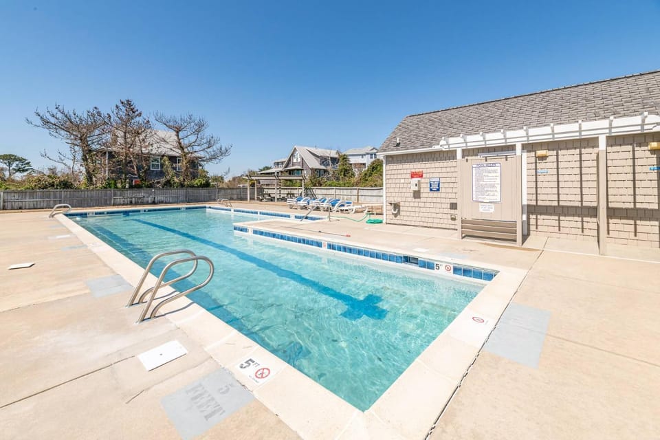 Serenity in Duck - Sea Ridge, Ocean View, 3 Min Walk to Beach, Community Pool, Pets OK, Flex Stays House in Duck