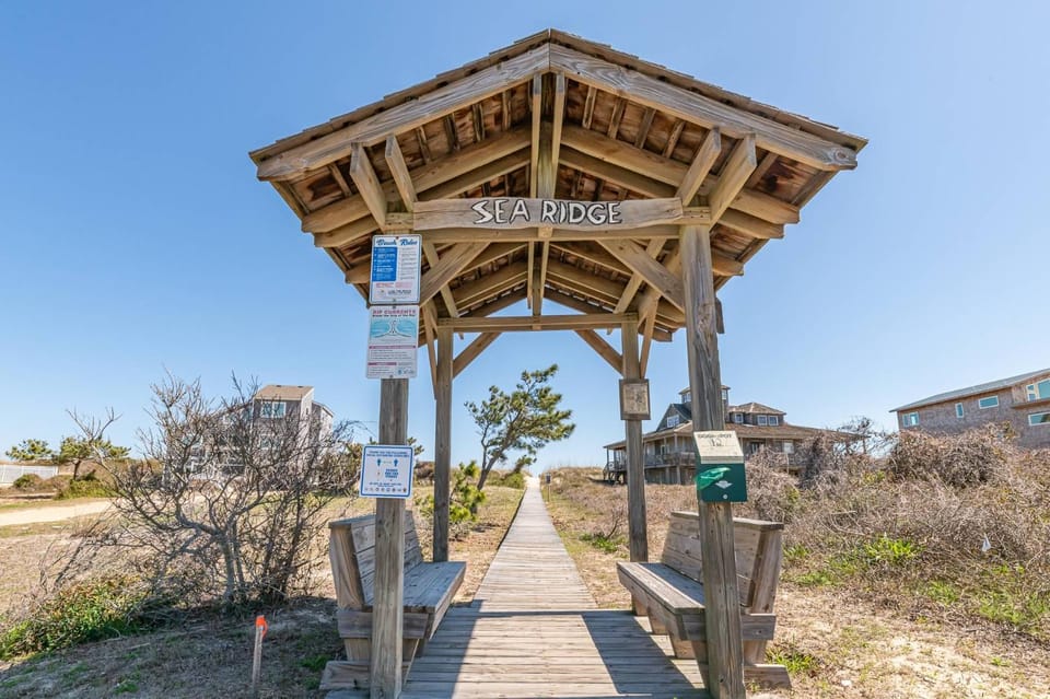 Serenity in Duck - Sea Ridge, Ocean View, 3 Min Walk to Beach, Community Pool, Pets OK, Flex Stays House in Duck