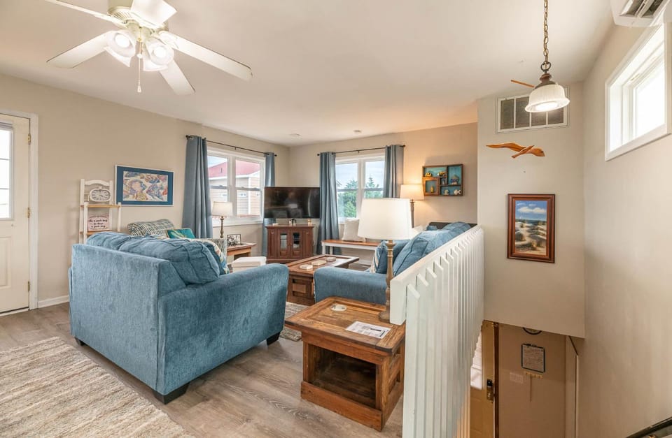 Sandpiper Trace - KDH MP 7.5, Oceanside, 375 Yds to Beach, Perfect for Families, Pets OK, Flex Stays House in Kill Devil Hills