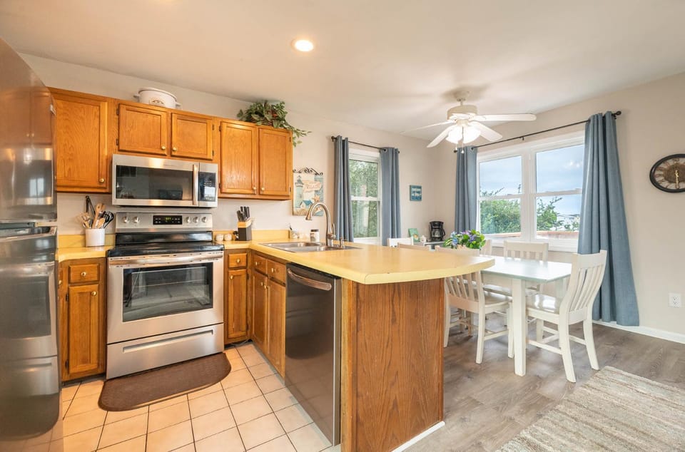 Sandpiper Trace - KDH MP 7.5, Oceanside, 375 Yds to Beach, Perfect for Families, Pets OK, Flex Stays House in Kill Devil Hills