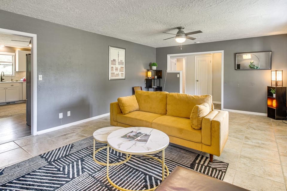 3 Mi to OU Campus: Norman Home w/ Sleek Interior! House in Norman