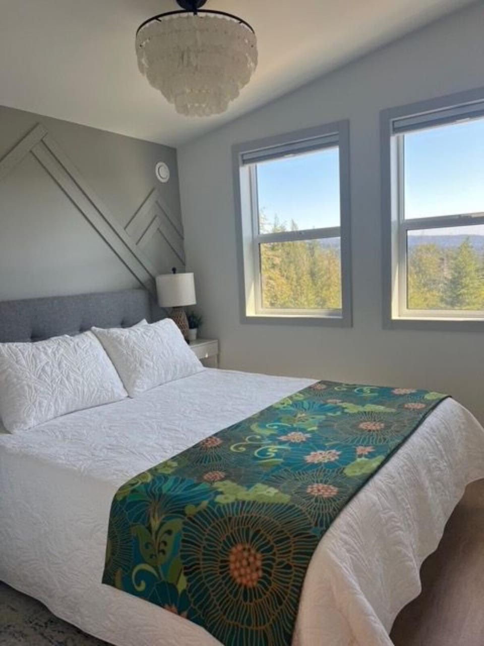 Serene Forest Retreat Apartment in Vancouver Island