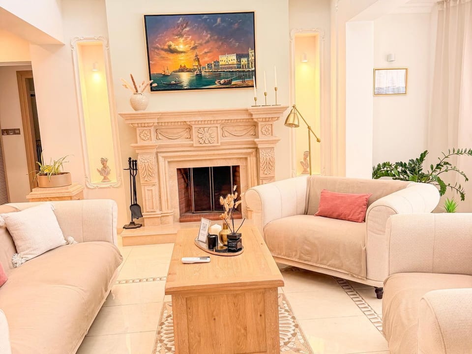 Living room, Seating area