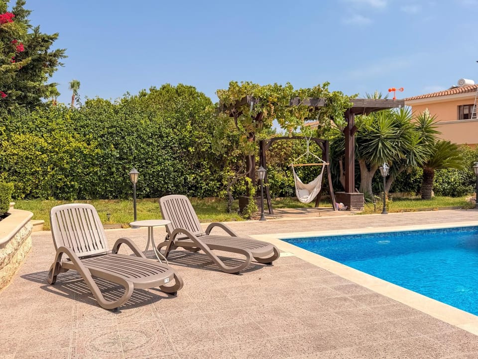 Garden, Swimming pool, sunbed