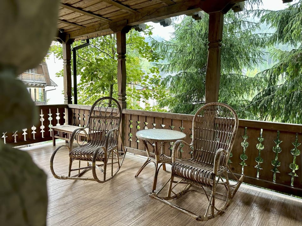 Balcony/Terrace, Mountain view