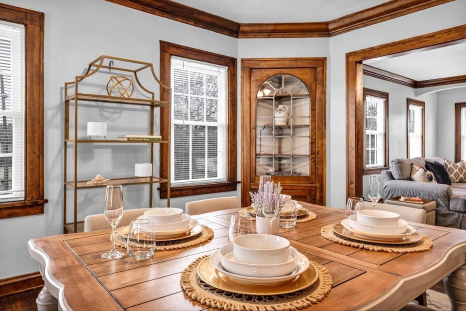 Suite Dreams Cleveland Apartment in Shaker Heights