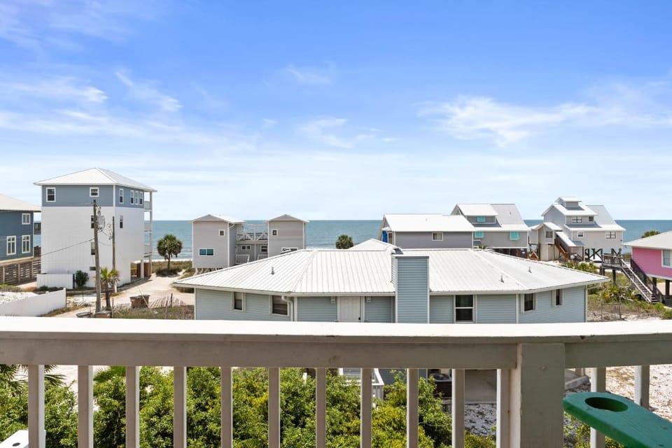 Pineapple Plantation by Coastline Vacation Rentals House in Florida