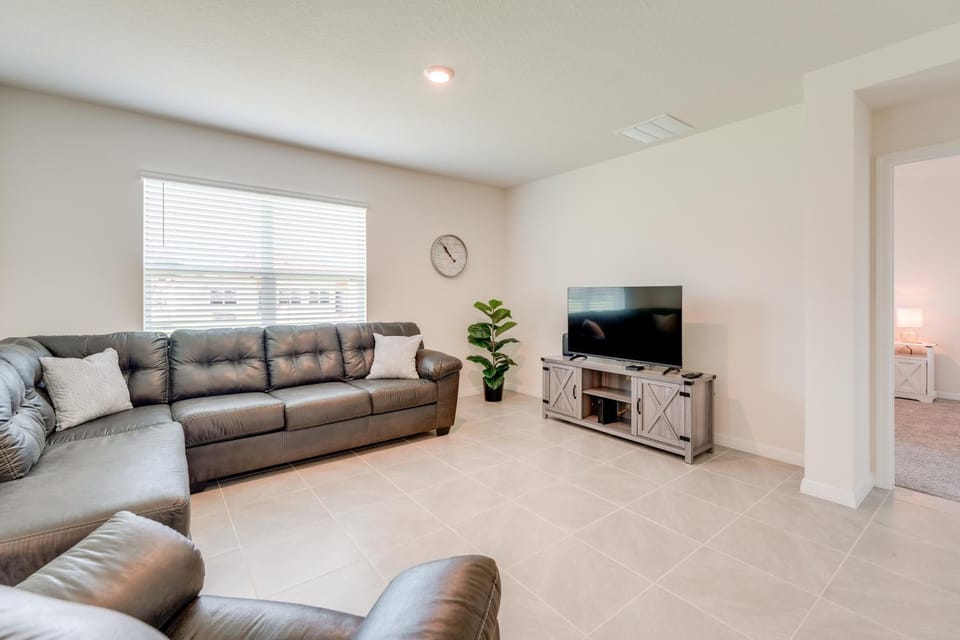Gated Poinciana Resort: Family-Friendly Escape! House in Osceola County