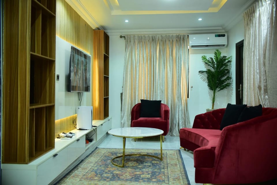 Communal lounge/ TV room, TV and multimedia, Living room, Seating area, Evening entertainment, air conditioner