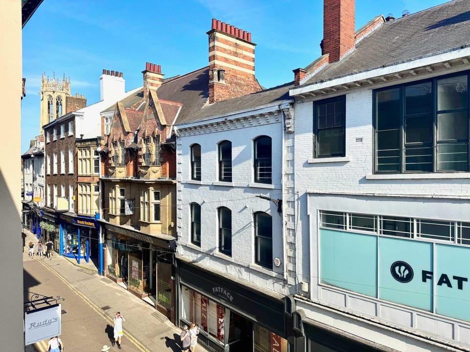 Property building, Day, Neighbourhood, City view, Street view, Location