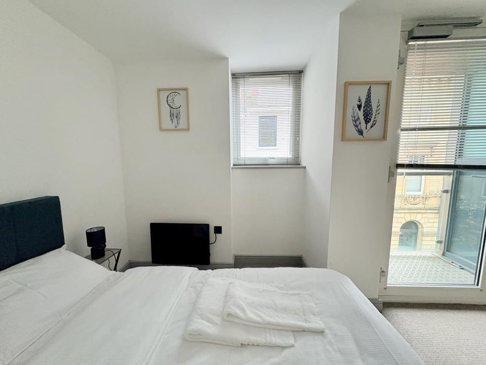 Bedroom, towels