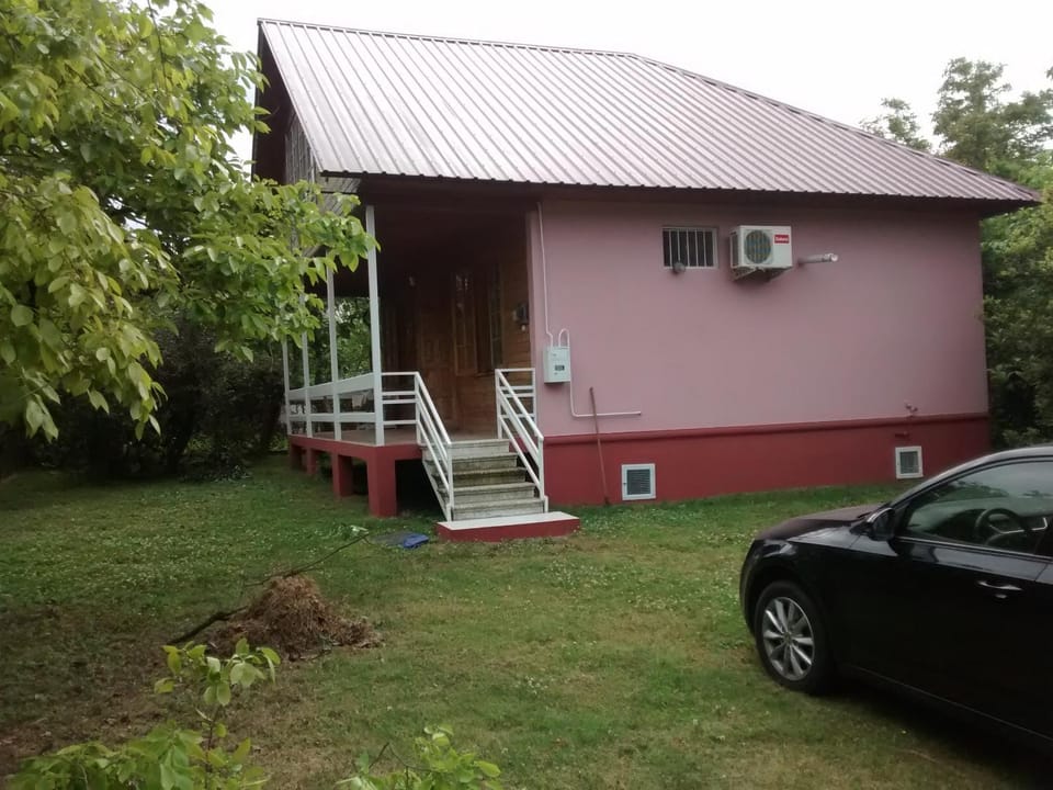 Property building, Patio, Facade/entrance, Garden