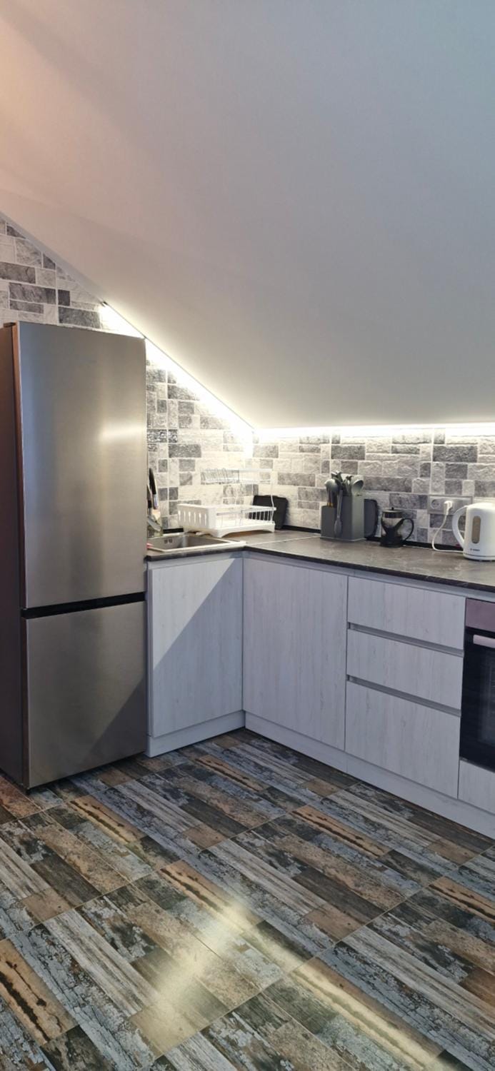 Coffee/tea facilities, Kitchen or kitchenette, oven, stove
