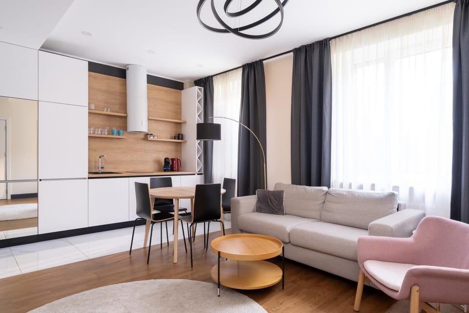 Coffee/tea facilities, Kitchen or kitchenette, Living room, Seating area, Dining area, stove