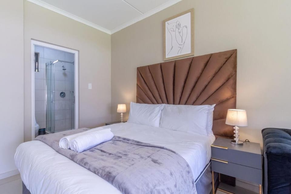 AlimamaSpaces - The View Studio Apartment in Sandton
