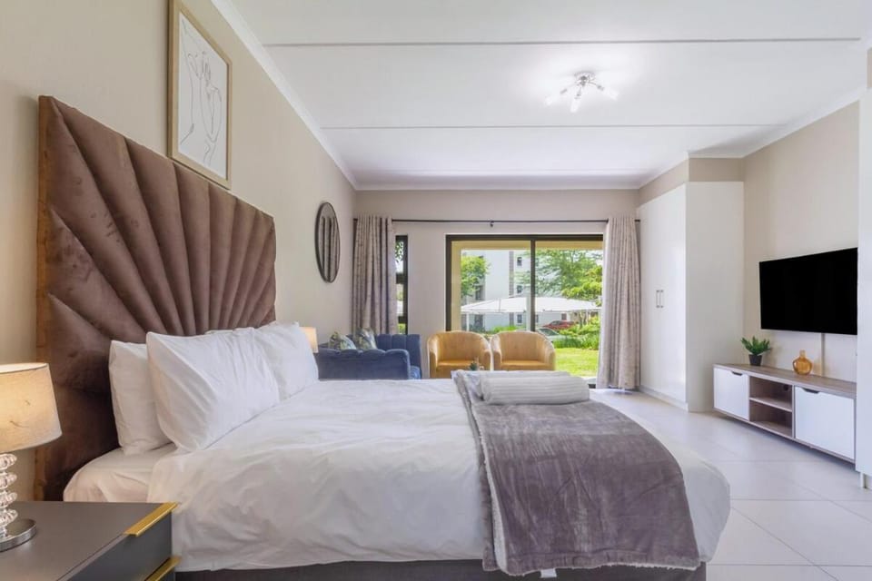 AlimamaSpaces - The View Studio Apartment in Sandton