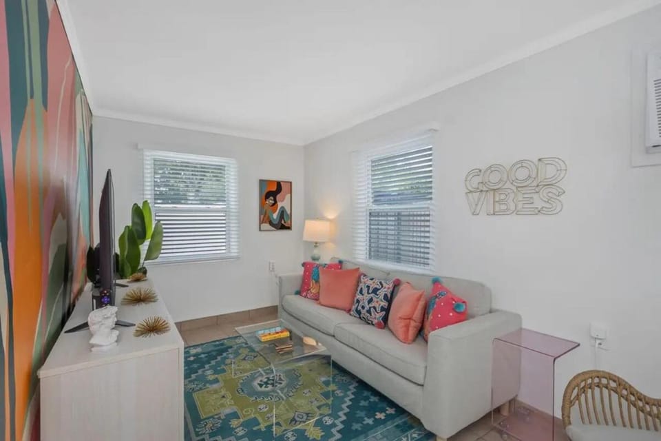 Mermaid Tropical Villa Apartment in Largo