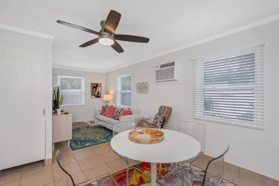 Mermaid Tropical Villa Apartment in Largo