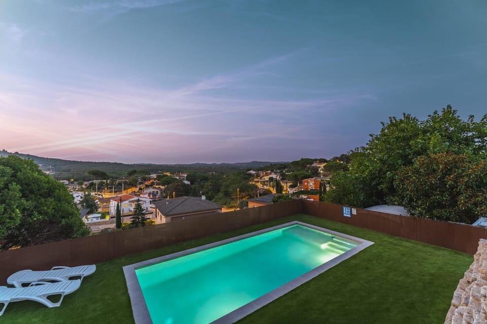 Mountain view, Pool view