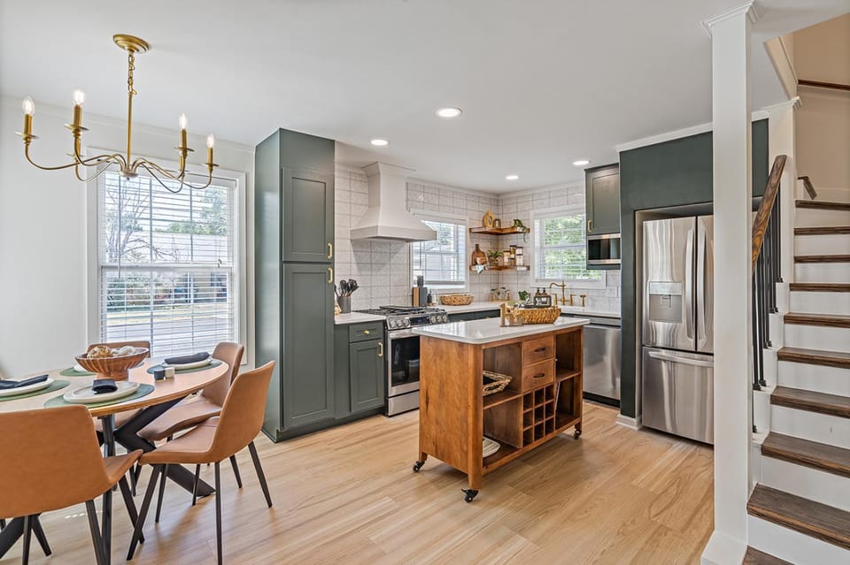 Kitchen or kitchenette, Dining area, dishwasher, oven, stove