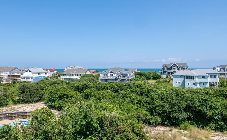 Beachcomber - Corolla, Whalehead, 250 Yds to Beach, Ocean View, Pool, Hot Tub House in Corolla