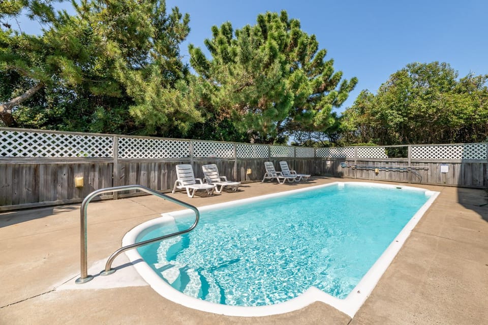Beachcomber - Corolla, Whalehead, 250 Yds to Beach, Ocean View, Pool, Hot Tub House in Corolla