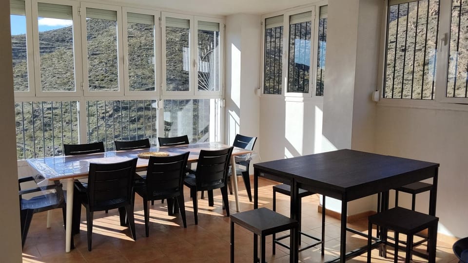 BBQ facilities, Dining area