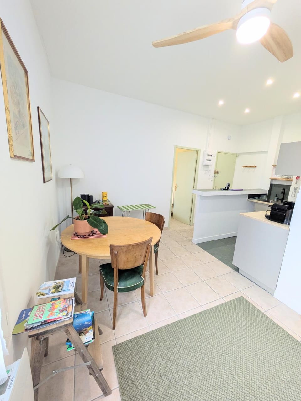 Kitchen or kitchenette, Dining area, stove, toaster